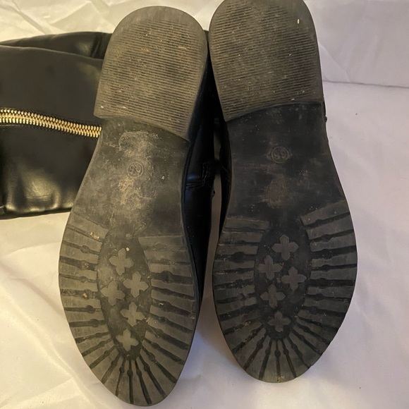 Black tall boots Size 6.5 will fit a size 7 - Picture 9 of 9